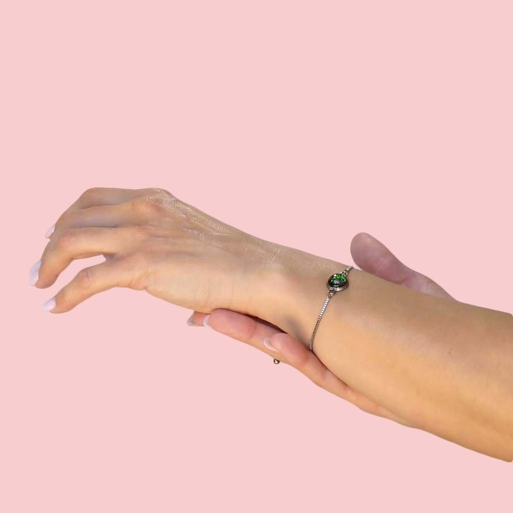 BRACELET VIOLET ~ EMERALD | ST. STEEL | PERFECT FIT | REFLET[proBRACELET VIOLET ~ EMERALDduct_vendor]MicrocosmosPRODUCT INFORMATION

Exclusive Microcosmoses Glass Reflet™
Base: Stainless Steel Perfect Fit adjustable slide closure up to 9", 22 cm.

Bracelet chain thickness 2 mmBRACELET STEEL