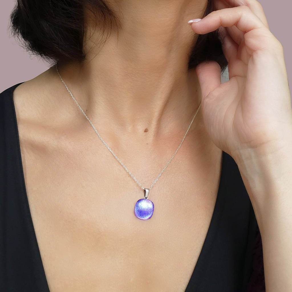 NECKLACE INDIGO ~ ETERNAL FUSHIA | SQUIRCLE | REFLET[proNECKLACE INDIGO ~ ETERNAL FUSHIAduct_vendor]MicrocosmosPRODUCT INFORMATION

Exlusive Microcosmoses Glass Reflet
Bead size length: 14 mm / 0.55" |  width: 14 mm / 0.55"

Base chain: Sterling Silver 925 ~ Stainless Steel 
NECKLACE
