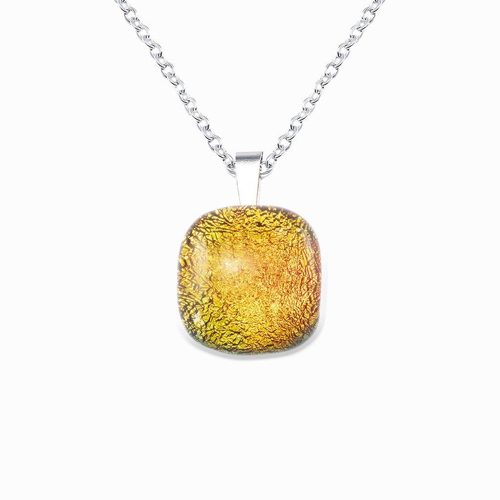 NECKLACE ORANGE GOLD ~ CRYSTAL GREEN | SQUIRCLE | REFLET[proNECKLACE ORANGE GOLD ~ CRYSTAL GREENduct_vendor]MicrocosmosPRODUCT INFORMATION

Exlusive Microcosmoses Glass Reflet
Bead size length: 14 mm / 0.55" |  width: 14 mm / 0.55"

Base chain: Sterling Silver 925 ~ Stainless Steel 
NECKLACE