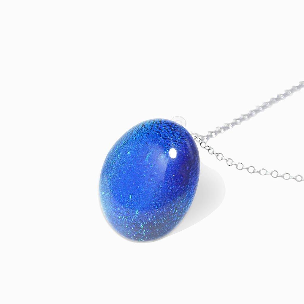 NECKLACE STARRY BLUE ~ INDIGO | ECLIPSE | REFLET[proNECKLACE STARRY BLUE ~ INDIGOduct_vendor]MicrocosmosPRODUCT INFORMATION

Exlusive Microcosmoses Glass Reflet
Bead size: 14 mm / 0.55"

Base chain: Sterling Silver 925 ~ Stainless Steel 
Chain thickness: 1 mm (St.SilveNECKLACE
