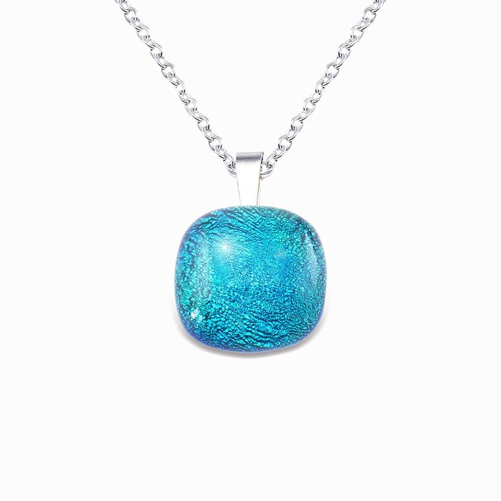 NECKLACE VERT DE BLEU ~ TEAL | SQUIRCLE | REFLET[proNECKLACE VERT DE BLEU ~ TEALduct_vendor]MicrocosmosPRODUCT INFORMATION

Exlusive Microcosmoses Glass Reflet
Bead size length: 14 mm / 0.55" |  width: 14 mm / 0.55"

Base chain: Sterling Silver 925 ~ Stainless Steel 
NECKLACE