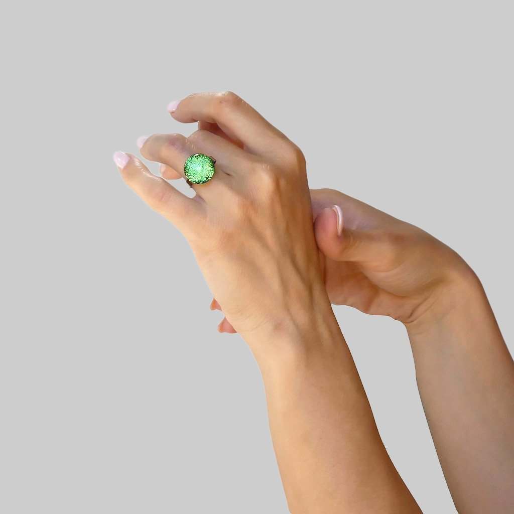 RING GREEN KELLY ~ BLUE BELIZE | ECLIPSE | REFLET[proRING GREEN KELLY ~ BLUE BELIZEduct_vendor]MicrocosmosPRODUCT INFORMATION 

Exclusive Microcosmoses Glass Reflet™

Base: Stainless Steel 
Bead size: 12~14 mm / 0.47"~0.55"


Free Gift Box 


The  Microcosmoses Reflet  SRINGS GLASS REFLET