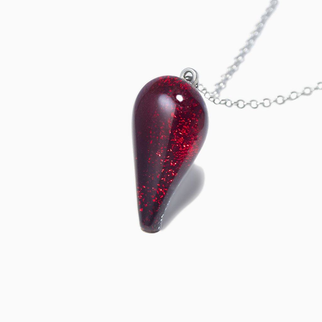 NECKLACE RED RUBY | DROP | REFLET[proNECKLACE RED RUBYduct_vendor]MicrocosmosPRODUCT INFORMATION

Exlusive Microcosmoses Glass Reflet
Bead size length: 20 mm/ 0.8" |  width: 12 mm/ 0.5"

Base chain: Sterling Silver 925 ~ Stainless Steel 
ChaiNECKLACE